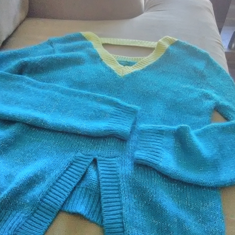 Sweater - Picture 4 of 6